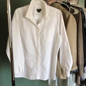 Eddie Bauer woman’s white cotton blouse